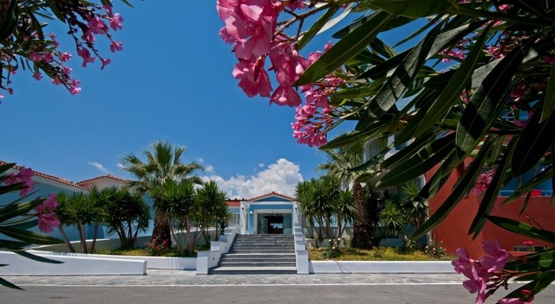 Zefiros Beach Hotel Mykali Екстериор снимка