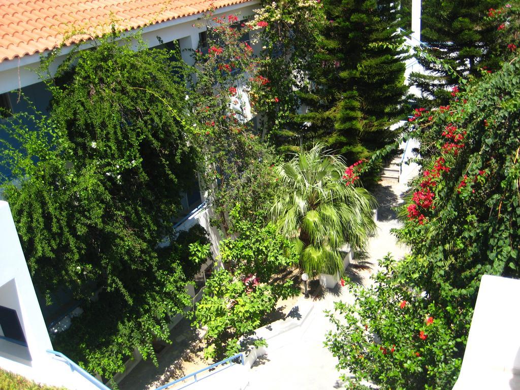 Zefiros Beach Hotel Mykali Екстериор снимка