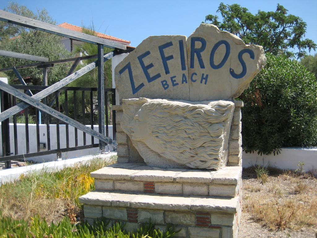 Zefiros Beach Hotel Mykali Екстериор снимка