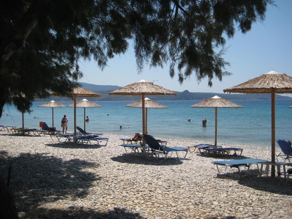 Zefiros Beach Hotel Mykali Екстериор снимка
