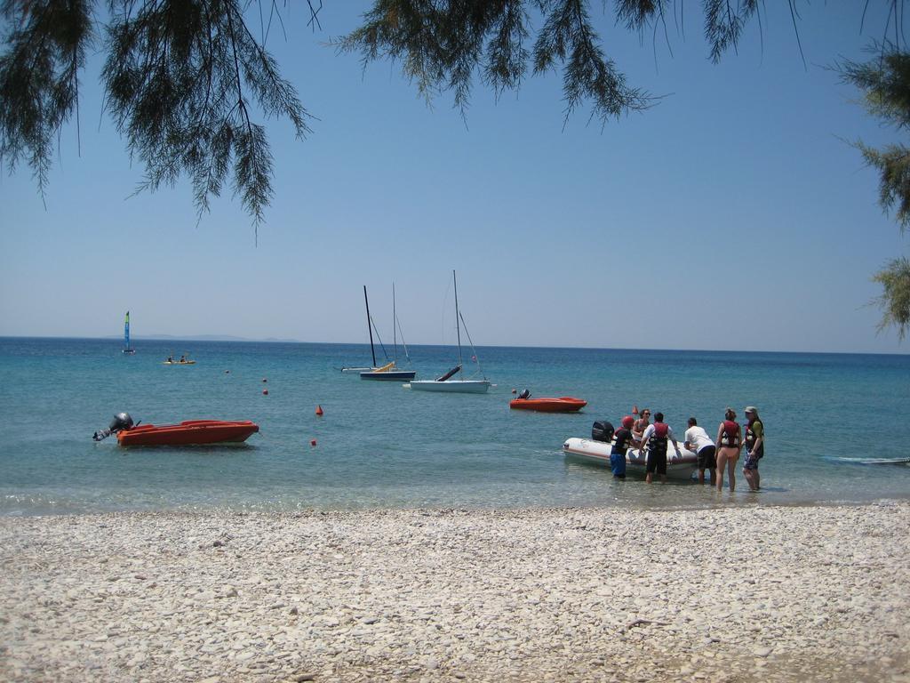 Zefiros Beach Hotel Mykali Екстериор снимка