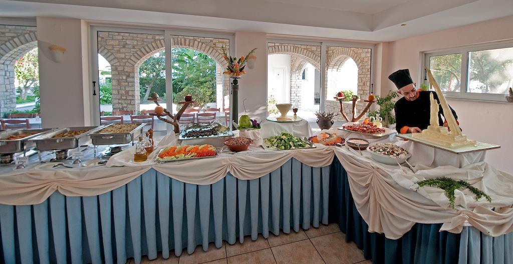 Zefiros Beach Hotel Mykali Екстериор снимка